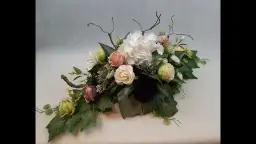 Jak zrobić stroik na cmentarz z hortensji, by wyrazić pamięć i szacunek