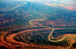 Land jak rzeka – najtrafniejsze hasła krzyżówkowe i ich znaczenie