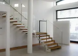 Ile kosztują szklane schody? Zaskakujące ceny i ukryte koszty