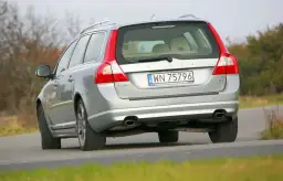 Jaką pojemność baku ma Volvo V70 i co to oznacza dla zasięgu?