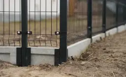 Samodzielne ogrodzenie bez błędów: krok po kroku i koszty