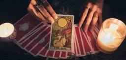 Czy wróżenie to grzech? Co mówi Kościół i Biblia o wróżbiarstwie