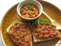 Jak zamknąć lato? Pasta z cukinii i papryki na zimę do słoików - przepis