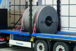 Ile pasów na naczepie? Sprawdź, jak uniknąć problemów z ładunkiem