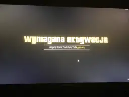 Ekran gry z napisem "Wymagana aktywacja" i tekstem "Aktywuj Grand Theft Auto V dla grewsc.t".