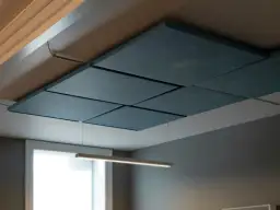 Skuteczne sposoby na wyciszenie sufitu w bloku i redukcję hałasu