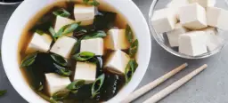 Zupa miso – co to jest, składniki i zdrowotne właściwości