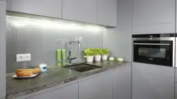 Jakie oświetlenie do kuchni pod szafki? Wybierz najlepsze rozwiązania