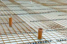 Jak obliczyć ilość stali na m2 stropu i uniknąć błędów w budowie?