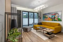 Jaką lampę do salonu wybrać, aby stworzyć idealną atmosferę?