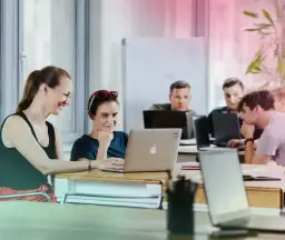  Kurs IT z gwarancją pracy! Sprawdź ofertę kursów programowania z gwarancją zatrudnienia.