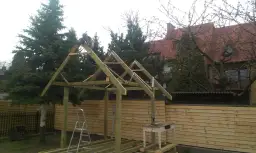 Jak zrobić dach dwuspadowy na altanie - krok po kroku i konkretne porady