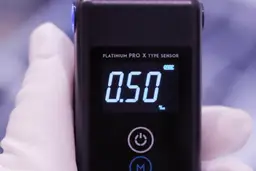 Jak skalibrować alkomat w domu? Dlaczego to błąd i co robić?