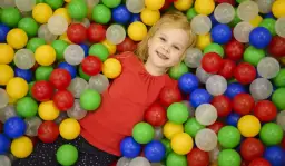Jak używać piłeczek sensorycznych, aby wspierać rozwój dziecka