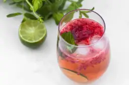 Najlepsze drinki na bazie wina, które zachwycą Twoich gości