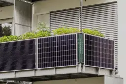 Fotowoltaika na balkonie w bloku - montaż i podłączenie paneli