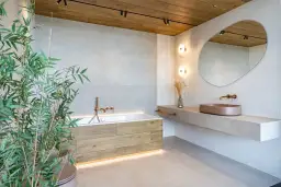 Płytki do sufitu w łazience: tak czy nie? Rozwiej wątpliwości!