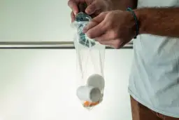 Dezodorant w samolocie: Jak przewieźć? Zasady 2024