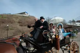 Damy i huzary spektakl - poznaj zaskakujące szczegóły i recenzje