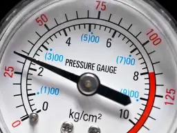 Jakie ciśnienie w oponach C-330, aby uniknąć uszkodzeń i kosztów?