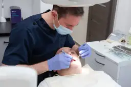 Czy dentysta boli? Poznaj nowoczesne metody bezbolesnego leczenia