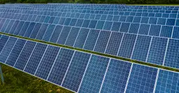  Fotowoltaika na gruncie - ile kosztuje montaż i instalacja? Panel PV na działce to opłacalne źródło energii