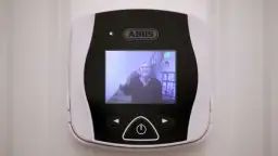 Jak zamontować wizjer w drzwiach? Proste kroki, by uniknąć błędów