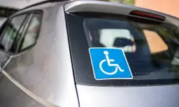 Jak uzyskać znak inwalidy? Kompletny poradnik krok po kroku