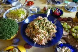 Czy sałatka jarzynowa jest zdrowa? Sprawdź jej ukryte zagrożenia