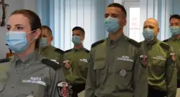 Umundurowanie Służby Celno-Skarbowej: najnowsze przepisy i zmiany