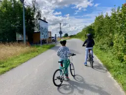 Najlepsze mapy tras rowerowych nad morzem dla rodzinnych wypraw