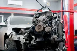 Czy autocasco obejmuje uszkodzenie silnika? Sprawdź, co musisz wiedzieć