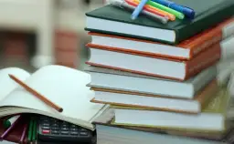 Gdzie sprzedać podręczniki szkolne, by zarobić najwięcej?