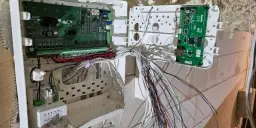 Jak podłączyć alarm w domu: uniknij najczęstszych błędów montażu