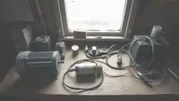 Jak podłączyć silnik jednofazowy 6 przewodów - proste kroki i porady