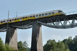 PR – co to za pociąg i jak różni się od pociągu RP?