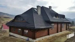 Dom drewniany czy murowany? Koszty, czas, trwałość co wybrać?