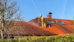 Jak skutecznie umyć dachówkę ceramiczną i betonową bez uszkodzeń