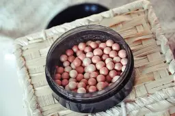 Kulki rozświetlające Avon: czy ten hit wciąż działa? Recenzja