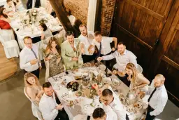 Jak usadzić gości na chrzcinach, aby uniknąć konfliktów i stresu