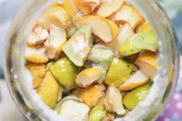 Jak zrobić pigwę na zimę do herbaty, aby zachować smak i zdrowie