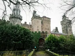 Zamek w Cardiff: Odkryj jego fascynującą historię i atrakcje turystyczne