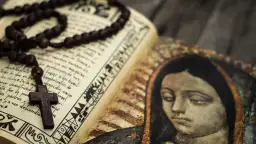 Kiedy powstała modlitwa różańcowa? Historia, znaczenie i tajemnice jej początków