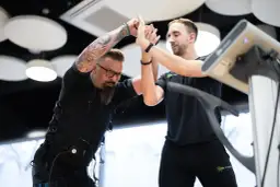 Trening EMS: 20 min = 3h siłowni? Poznaj efekty i koszty