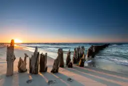 Najlepsze miejsca do zwiedzania nad morzem – atrakcje, które musisz zobaczyć!