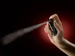 Czy gaz pieprzowy jest legalny? Prawo, użycie i bezpieczna obrona.