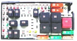 Bezpieczniki Corsa D - gdzie są i jak je łatwo znaleźć