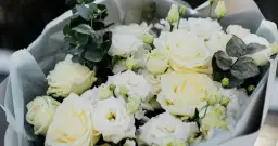 Kwiaty na 50. Rocznicę Ślubu: Symbolika i Wybór Bukietu