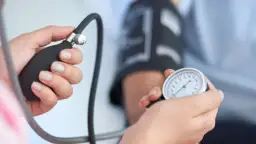 Jak podnieść ciśnienie zamiast kawy? Naturalne metody, które działają