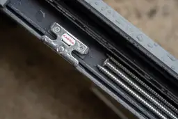 Ciepły montaż okien: Dopłacać czy oszczędzać? Ekspert radzi!